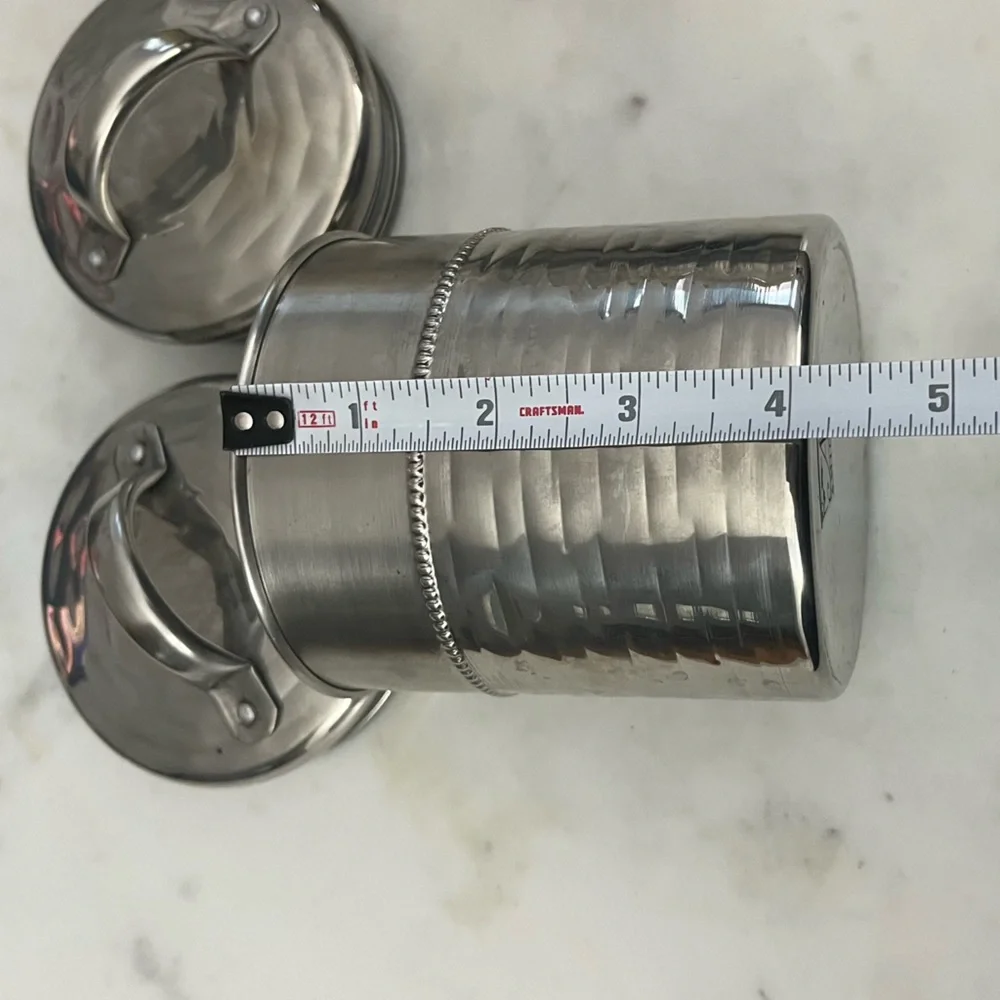 💕 🛍🏙3️⃣ for $1️⃣5️⃣ Bundle of 2 metal 4” tall storage bins with lids